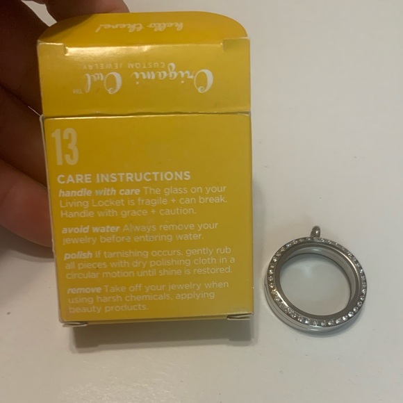 Authentic Origami Owl Large Crystal Hinged Silver Legacy Living Locket NWT - Picture 4 of 8